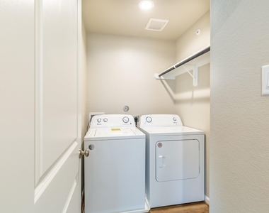 233 Park Place Circle - Photo Thumbnail 7