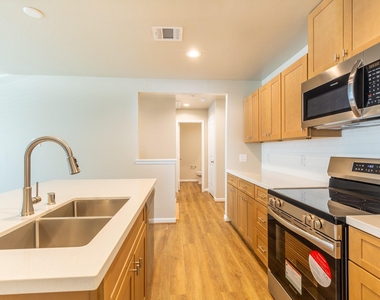 233 Park Place Circle - Photo Thumbnail 3