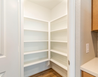 233 Park Place Circle - Photo Thumbnail 6