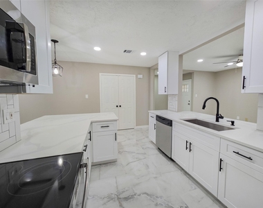 12811 High Star Drive - Photo Thumbnail 8