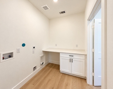 13523 Lakecrest Drive - Photo Thumbnail 21
