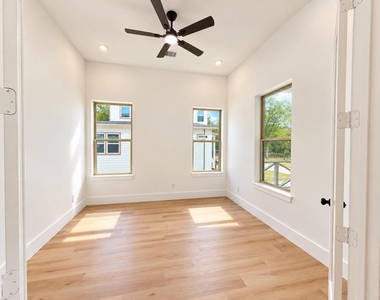 13523 Lakecrest Drive - Photo Thumbnail 8