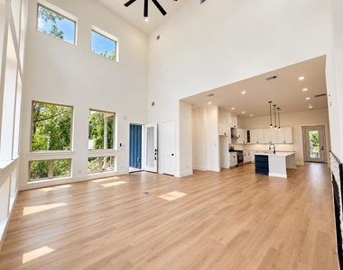 13523 Lakecrest Drive - Photo Thumbnail 4