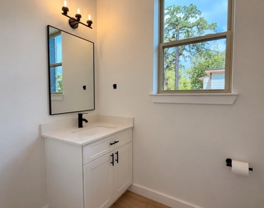 13523 Lakecrest Drive - Photo Thumbnail 12