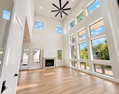 13523 Lakecrest Drive - Photo Thumbnail 3
