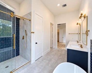 13523 Lakecrest Drive - Photo Thumbnail 18