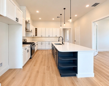 13523 Lakecrest Drive - Photo Thumbnail 6