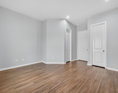 4922 Paradigm Lane - Photo Thumbnail 9