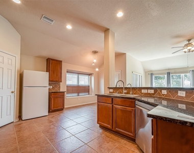 18635 Cypress Lake Village Drive - Photo Thumbnail 11