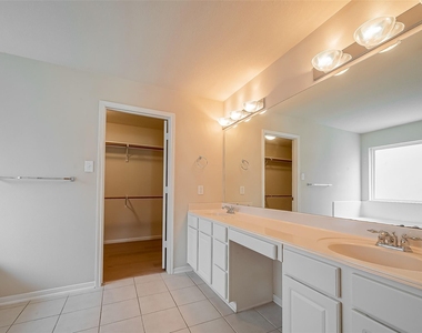 18635 Cypress Lake Village Drive - Photo Thumbnail 16