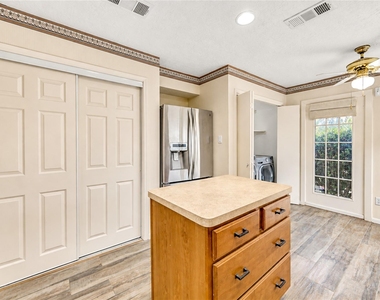1516 Beaconshire Road - Photo Thumbnail 13