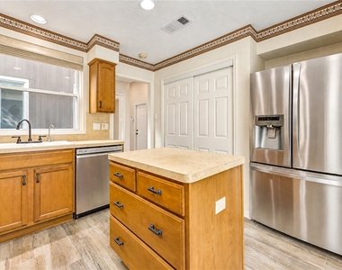 1516 Beaconshire Road - Photo Thumbnail 9