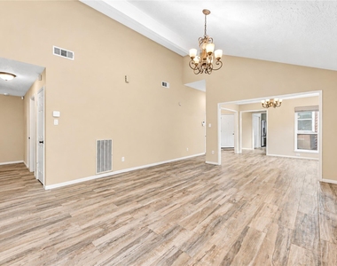 1516 Beaconshire Road - Photo Thumbnail 6