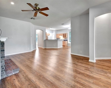 107 Brookgreen Way - Photo Thumbnail 5