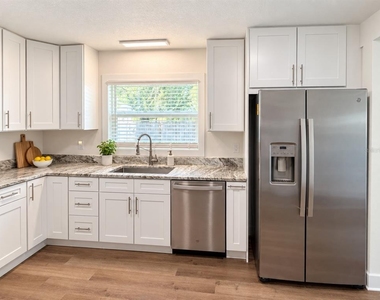 8807 Dyer Road - Photo Thumbnail 4