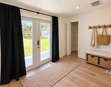 8807 Dyer Road - Photo Thumbnail 20