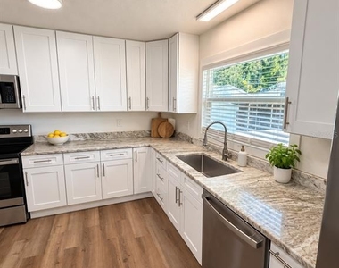 8807 Dyer Road - Photo Thumbnail 5