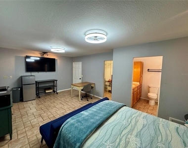 12684 81st Avenue - Photo Thumbnail 3