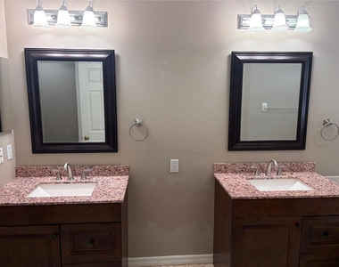 2855 Bayshore Trails Drive - Photo Thumbnail 9