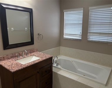 2855 Bayshore Trails Drive - Photo Thumbnail 10