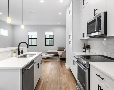 1332 W Gray Street - Photo Thumbnail 12