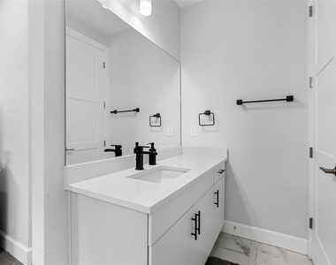 1332 W Gray Street - Photo Thumbnail 18