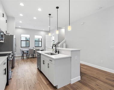 1332 W Gray Street - Photo Thumbnail 11
