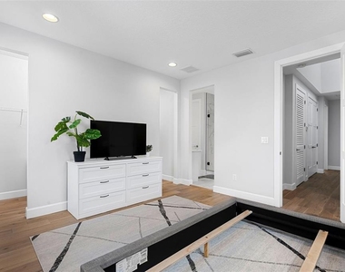 1332 W Gray Street - Photo Thumbnail 16