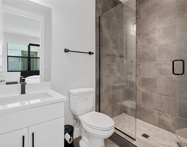 1332 W Gray Street - Photo Thumbnail 6