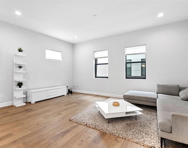 1332 W Gray Street - Photo Thumbnail 9