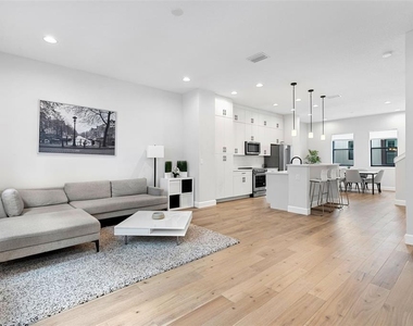 1332 W Gray Street - Photo Thumbnail 8