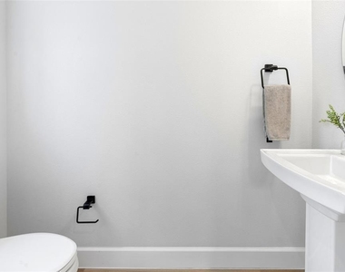 1332 W Gray Street - Photo Thumbnail 14