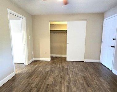 2366 Shelley Street - Photo Thumbnail 13