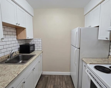 2366 Shelley Street - Photo Thumbnail 6