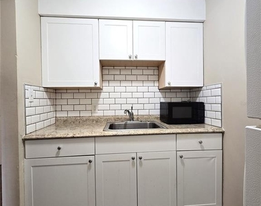 2366 Shelley Street - Photo Thumbnail 7