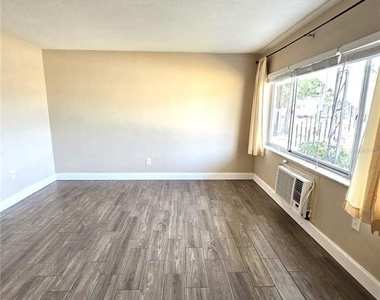 2366 Shelley Street - Photo Thumbnail 3