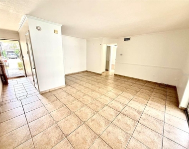 4607 W North B Street - Photo Thumbnail 3