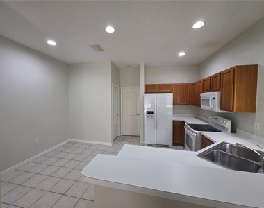 6731 Lake Rochester Lane - Photo Thumbnail 3