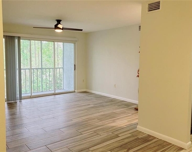 12135 Fox Chase Drive - Photo Thumbnail 2