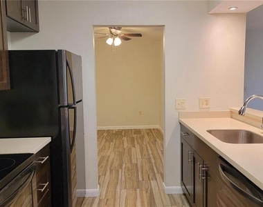 12135 Fox Chase Drive - Photo Thumbnail 5