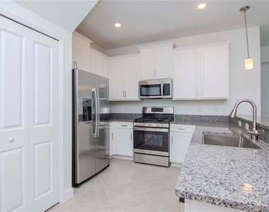 3210 Bryant Park Drive - Photo Thumbnail 6