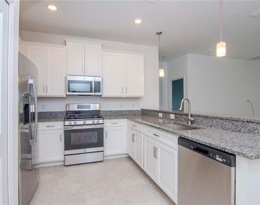 3210 Bryant Park Drive - Photo Thumbnail 5