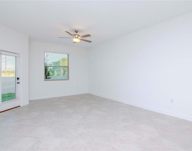 3210 Bryant Park Drive - Photo Thumbnail 10