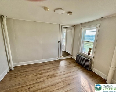 4067 Newburg Road - Photo Thumbnail 8