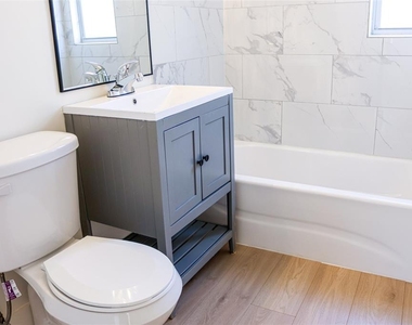 4211 W Bay View Avenue - Photo Thumbnail 16