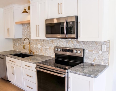 4211 W Bay View Avenue - Photo Thumbnail 4