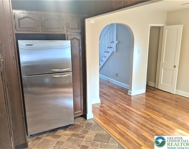 703 Spring Street - Photo Thumbnail 10