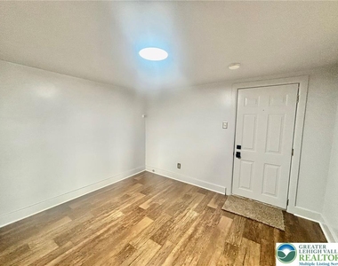 4630 Lehigh Drive - Photo Thumbnail 3