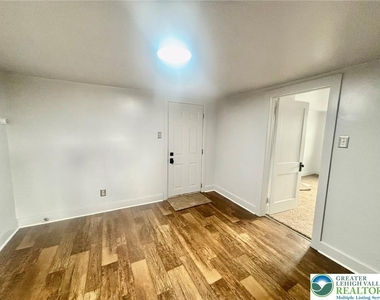 4630 Lehigh Drive - Photo Thumbnail 4