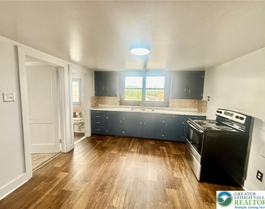 4630 Lehigh Drive - Photo Thumbnail 2